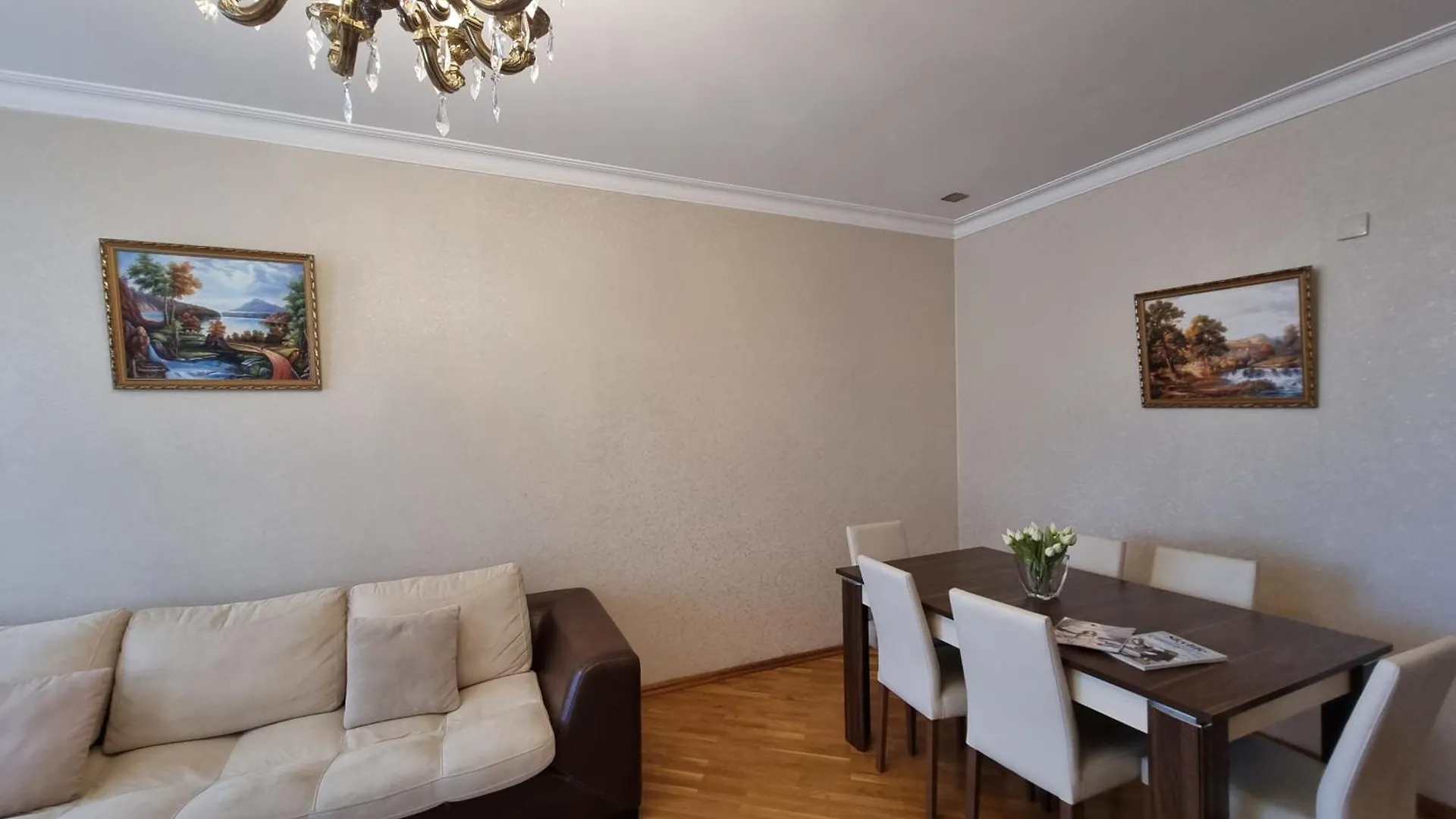 Papa Jons Apartment By Bakuapart